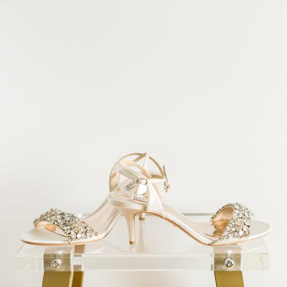 Badgley Mischka Richelle 8.5 Women's Heels Ivory Kitten Heel Satin